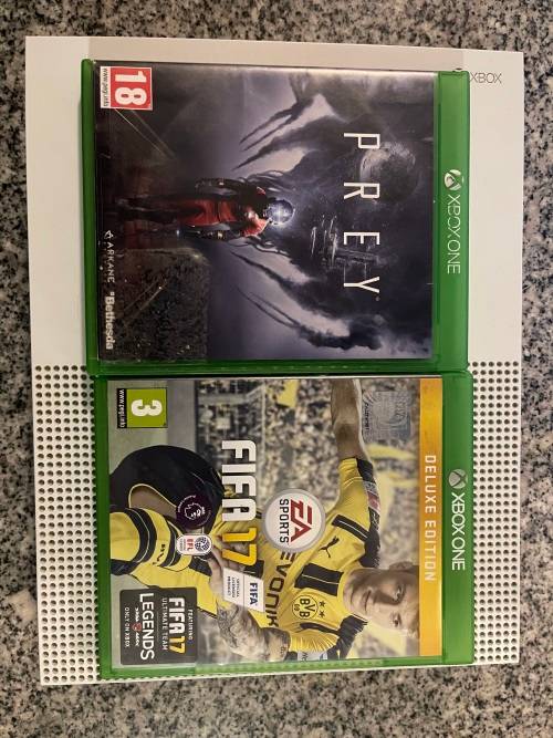 XBOX BOX ONE S 500GB WITH 2 CONTROLLERS and 2 GAMES