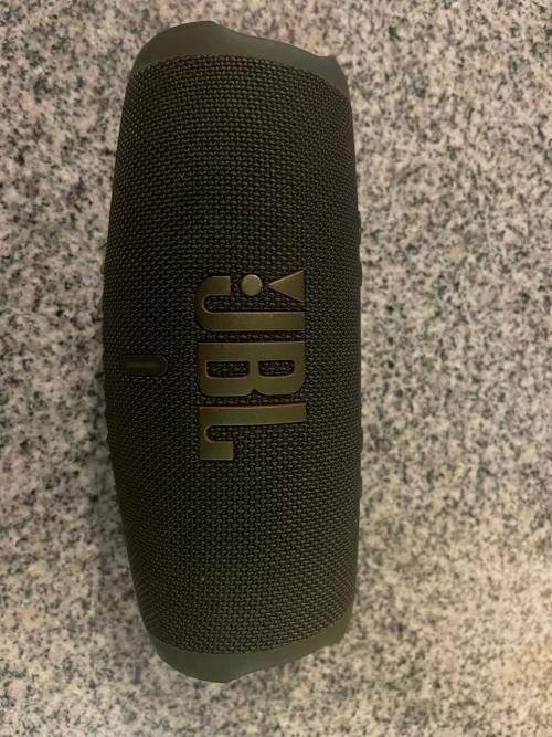 JBL CHARGE 5 PORTABLE BLUETOOTH WATERPROOF  SPEAKER  MINT CONDITION