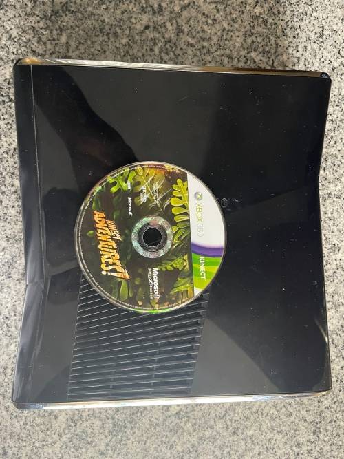 X BOX 360 S 250 GB GOOD  CONDITION WITH 1 CONTROLLER AND KINECT