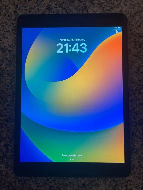IPAD  7TH GEN A2197 32GB WIFI MINT CONDITION
