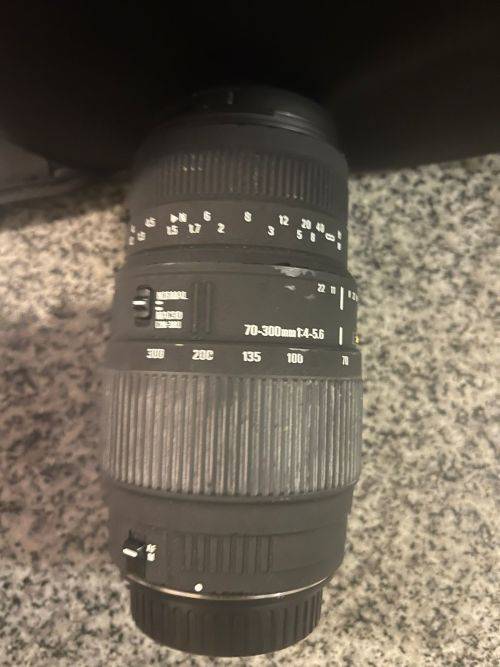 CANON  1100D WITH 2 LENSES & FLASH COMBO MINT CONDITION