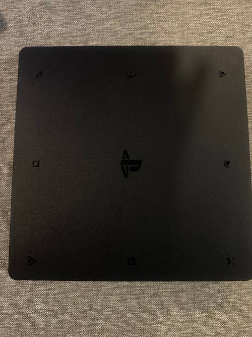 SONY PLAYSTATION 4 500GB SLIM 2 CONTROLLERS & 1 GAME