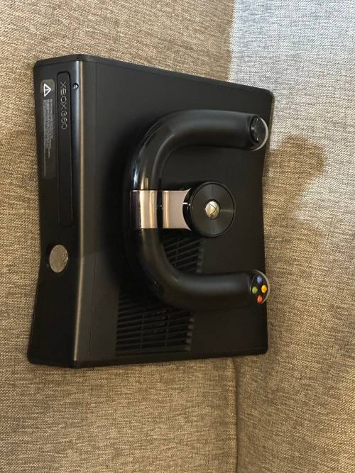 X BOX 360 250GB 3 CONTROLLER & 13 GAMES