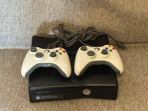 X BOX 360 250GB 3 CONTROLLER & 13 GAMES