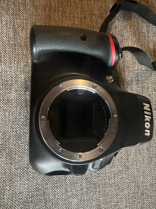 Nikon D5100 MINT CONDITION  BODY ONLY