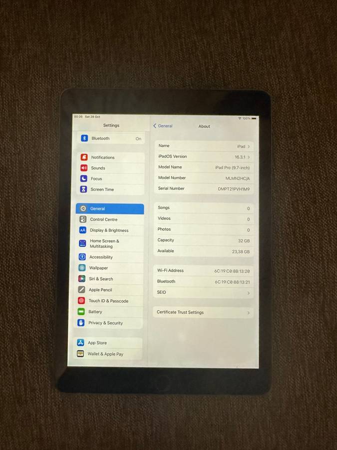 IPAD PRO 9.7 INCH MODEL A1673 32GB WIFI MINT CONDITION