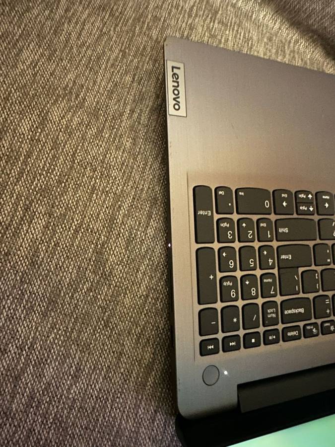 Lenovo IdeaPad 3 15ADA6 15.6-inch HD Laptop - AMD Athlon Gold 8gb Ram 256gbssd