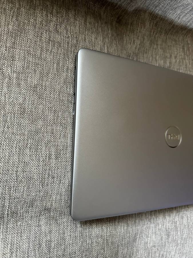 DELL Vostro 13  5370 8th Gen Intel Core i7-8550U 16gb Ram 512gb Ssd Mint Condition