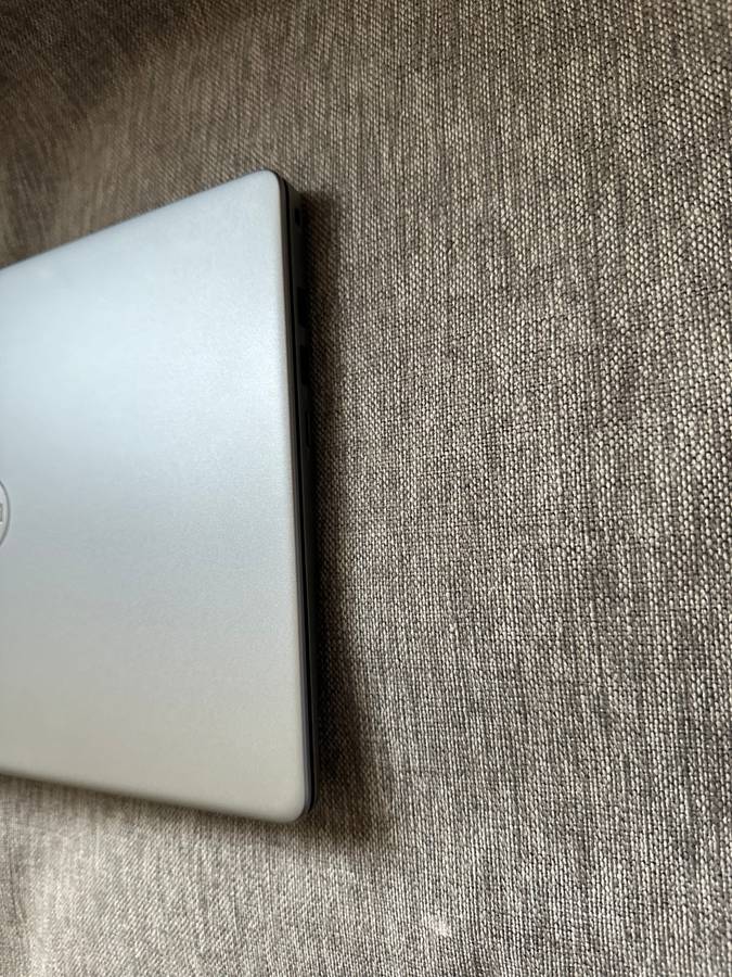 DELL Vostro 13  5370 8th Gen Intel Core i7-8550U 16gb Ram 512gb Ssd Mint Condition