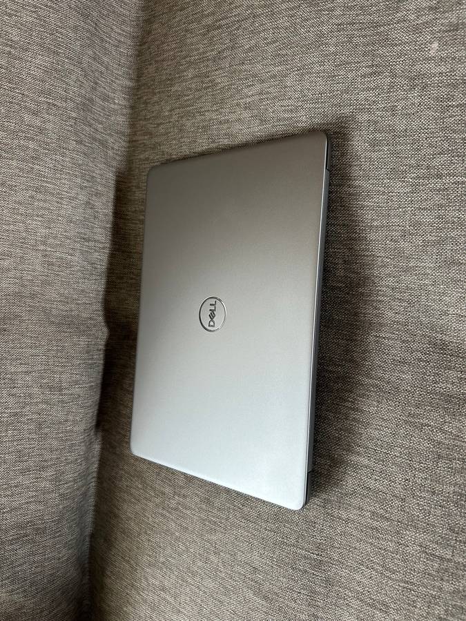 DELL Vostro 13  5370 8th Gen Intel Core i7-8550U 16gb Ram 512gb Ssd Mint Condition