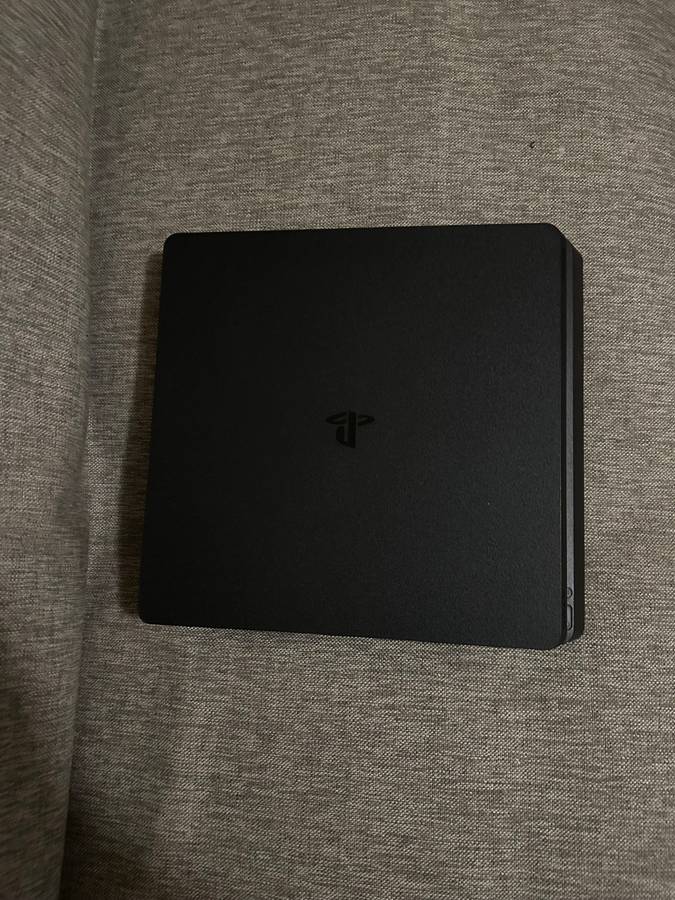 PLAYSTATION 4 SLIM 500GB 1 CONTROLLER MINT CONDITION
