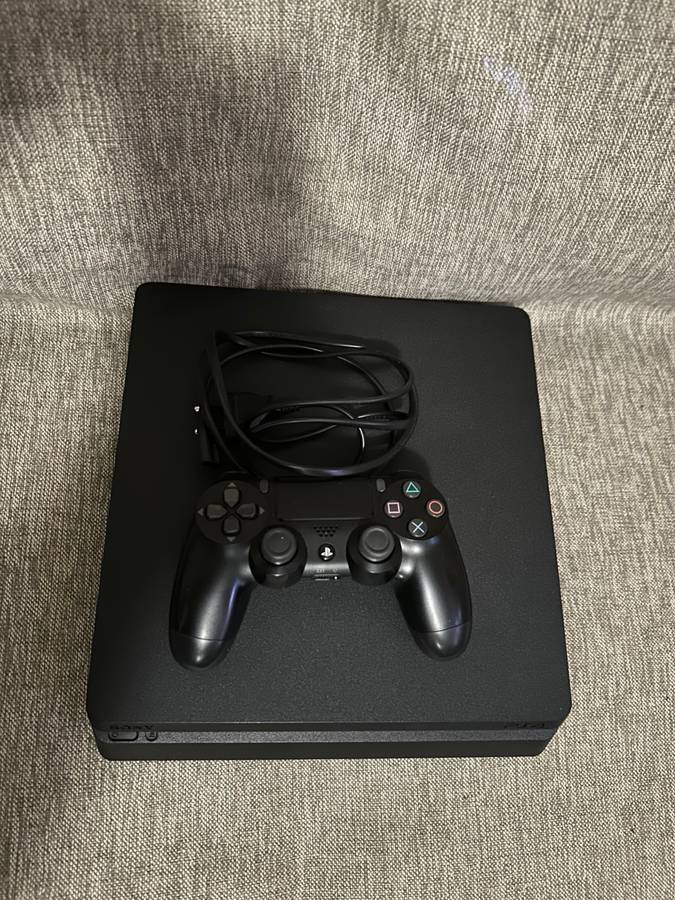 PLAYSTATION 4 SLIM 1TB  1 CONTROLLER