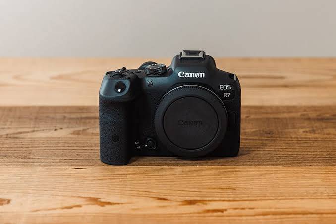 Canon EOS R7 Mirrorless Camera (Body Only) Mint As New