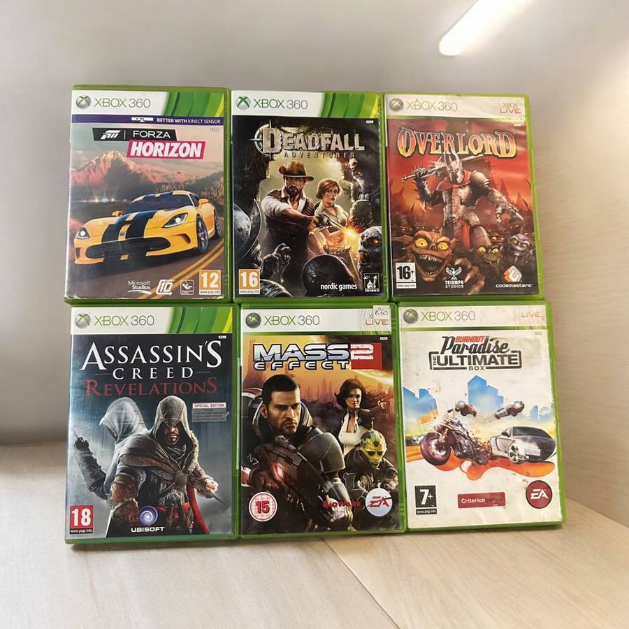 X BOX 360 500GB 2 CONTROLLERS & 11 GAMES
