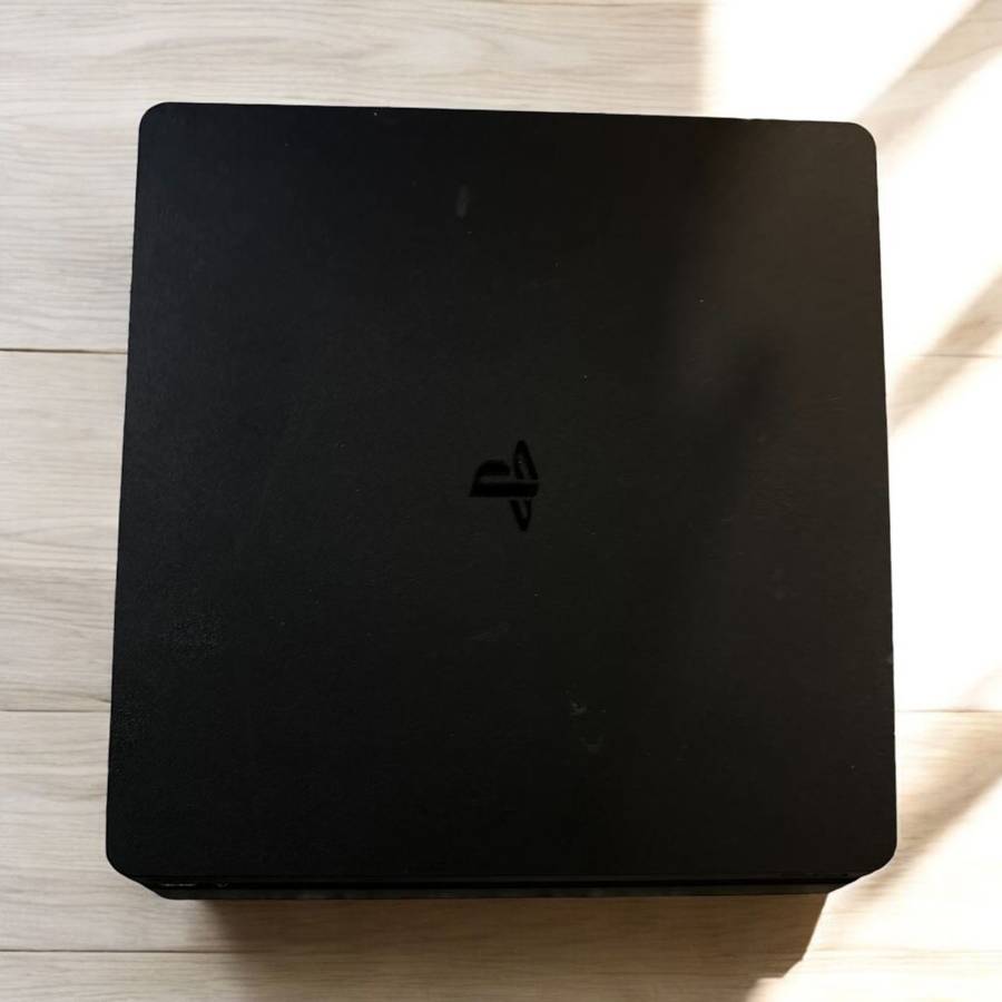 PLAYSTATION 4  SLIM 500GB WITH 8 GAMES &  2 CONTROLLERS