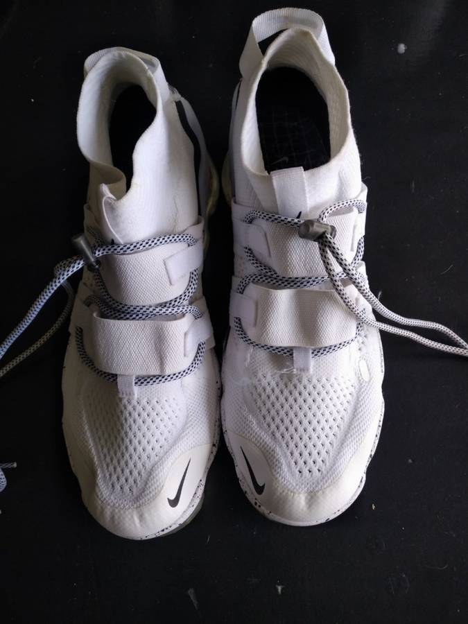 Sneakers size 8.5  Nike Vapormax