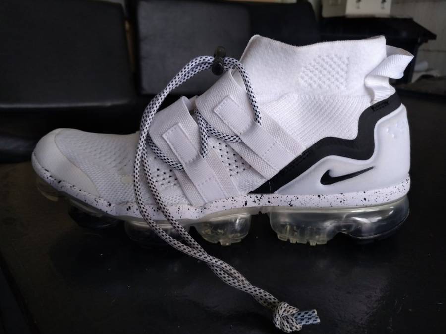 Sneakers size 8.5  Nike Vapormax