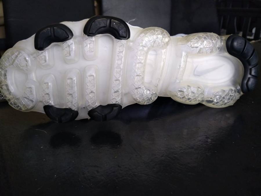 Sneakers size 8.5  Nike Vapormax