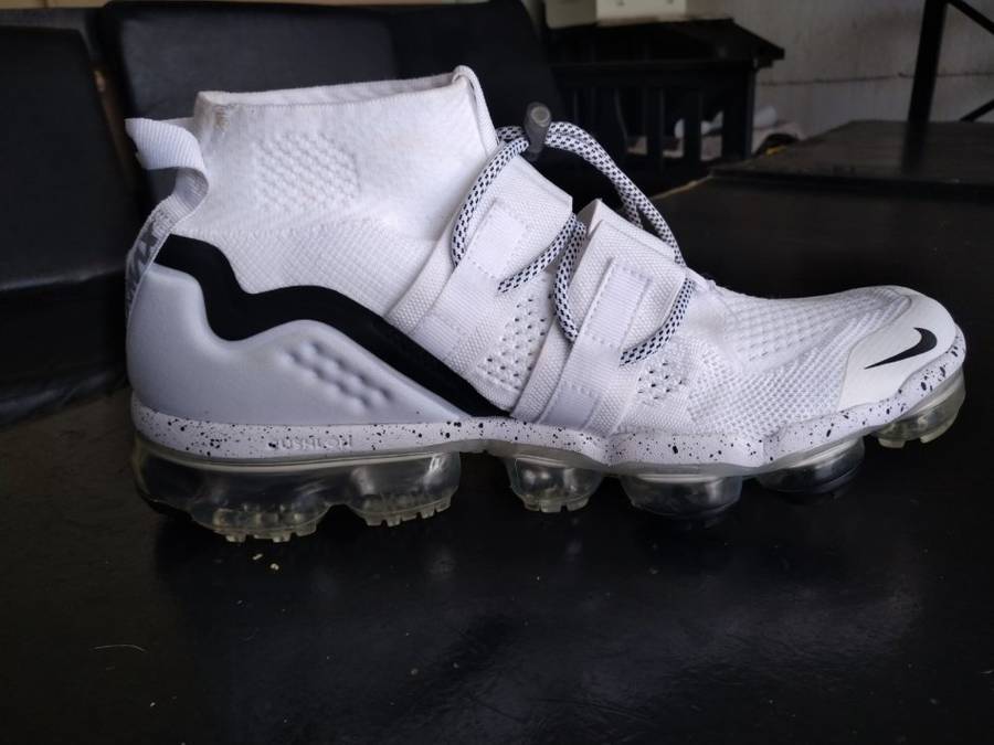 Sneakers size 8.5  Nike Vapormax