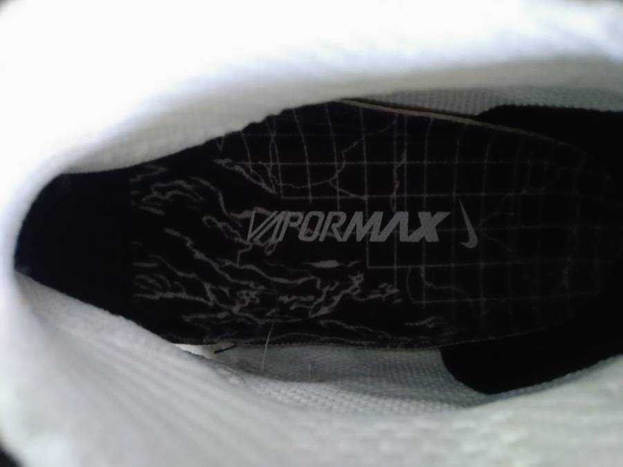 Sneakers size 8.5  Nike Vapormax