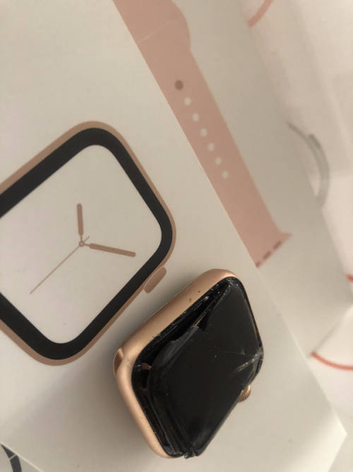 Apple Watch Series 4 GPS, 40mm Gold Aluminum Case - CRACKED LCD (to Fix or Parts)