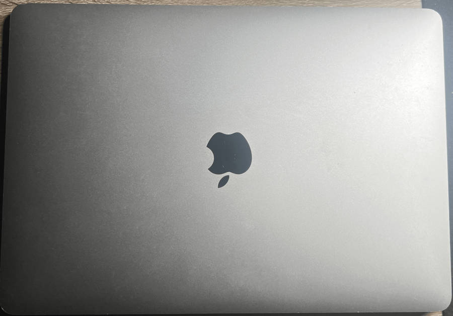 MacBook Pro (13-inch, 2017, FOUR Thunderbolt 3 ports) with Touch Bar