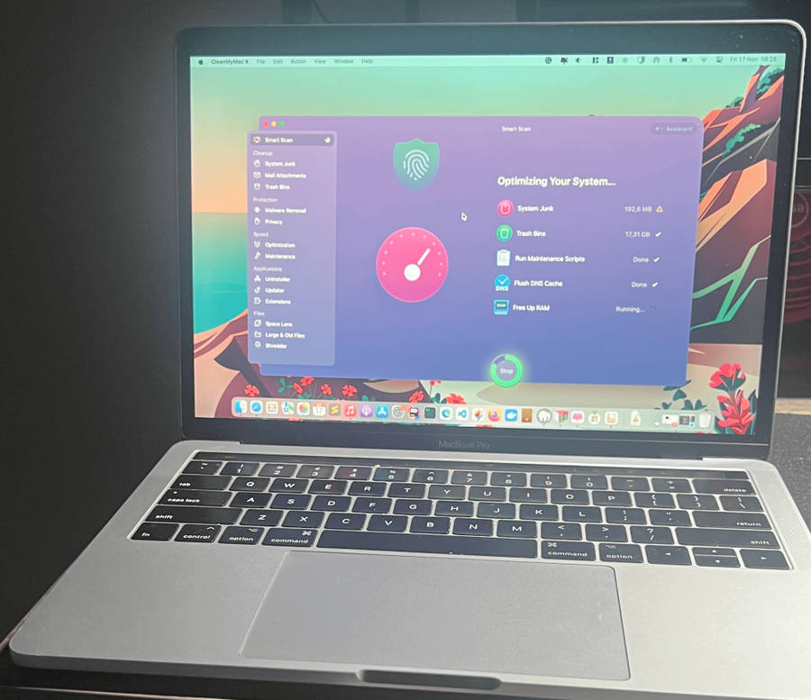 MacBook Pro (13-inch, 2017, FOUR Thunderbolt 3 ports) with Touch Bar