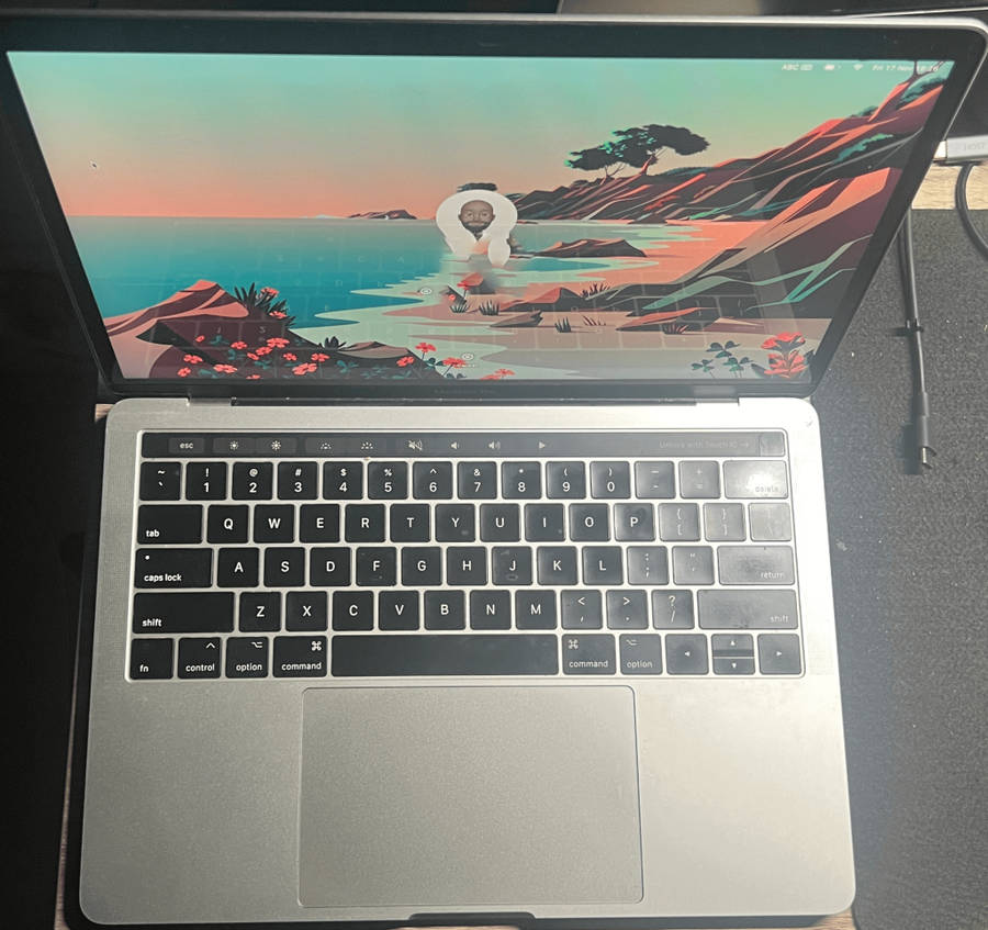MacBook Pro (13-inch, 2017, FOUR Thunderbolt 3 ports) with Touch Bar