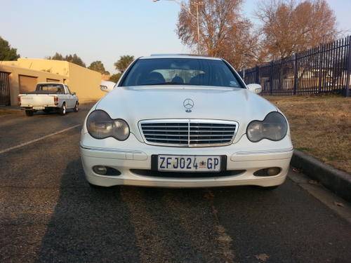 IN GOOD CONDITION -2002 Mercedes-benz C200 Kompressor