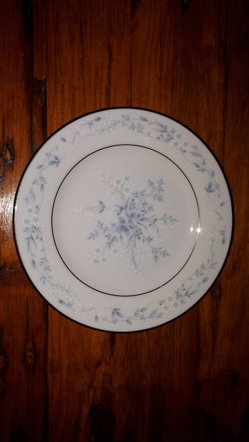 CRAZY MONDAY R1 AUCTION: VINTAGE JAPANESE NORITAKE Fine Porcelain Tea Plate (Carolyn Pattern 2693)