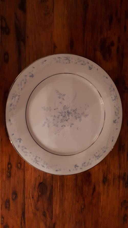 VINTAGE JAPANESE NORITAKE Fine Porcelain Dinner Plate (Carolyn Pattern 2693)