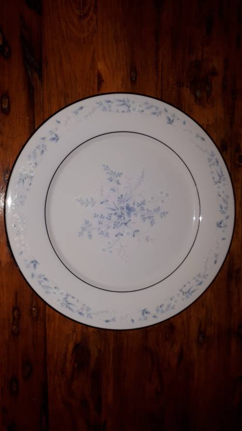 VINTAGE JAPANESE NORITAKE Fine Porcelain Dinner Plate (Carolyn Pattern 2693)