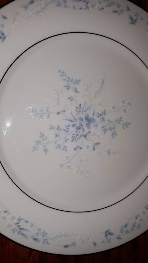VINTAGE JAPANESE NORITAKE Fine Porcelain Dinner Plate (Carolyn Pattern 2693)