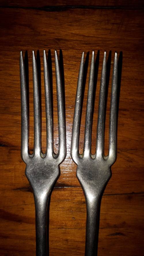 A PAIR OF SILVAWYTE VINTAGE NICKEL SILVER entre forks