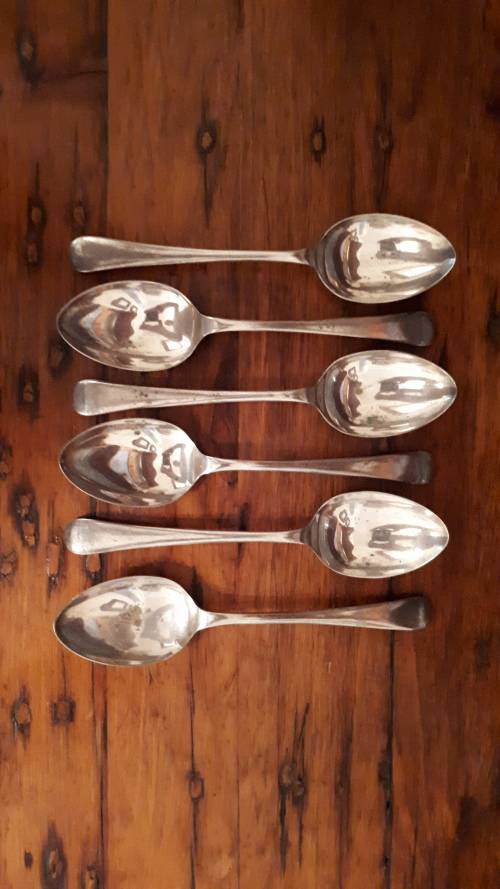 VINTAGE SET OF 6 IDENTICAL SILVER PLATED Dinner spoons