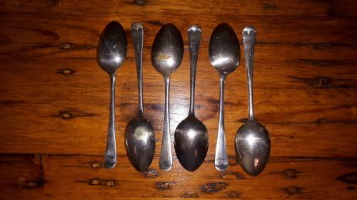 VINTAGE SET OF 6 IDENTICAL SILVER PLATED Dinner spoons