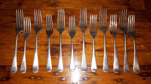 12 VINTAGE SILVER PLATED FORKS: 6 Dinner Forks and 6 Entre/Salad Forks