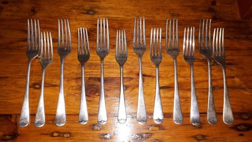 12 VINTAGE SILVER PLATED FORKS: 6 Dinner Forks and 6 Entre/Salad Forks