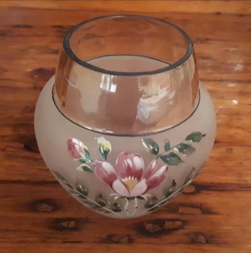 STUNNING VINTAGE GLASS HAND PAINTED Flower Vase