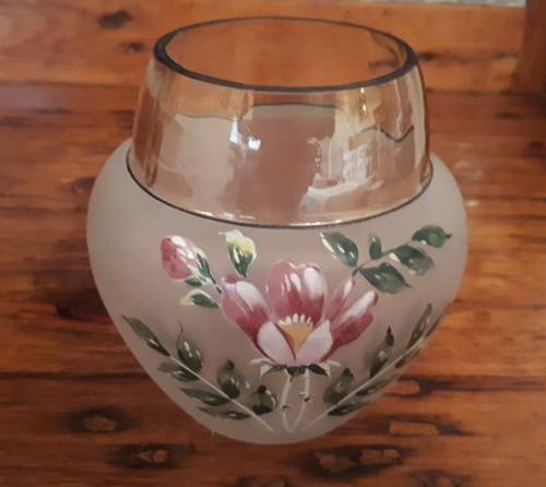 STUNNING VINTAGE GLASS HAND PAINTED Flower Vase