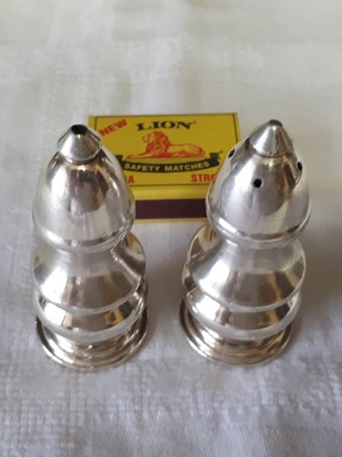 VINTAGE HEAVY SILVER PLATED SALT AND PEPPER SHAKER SET