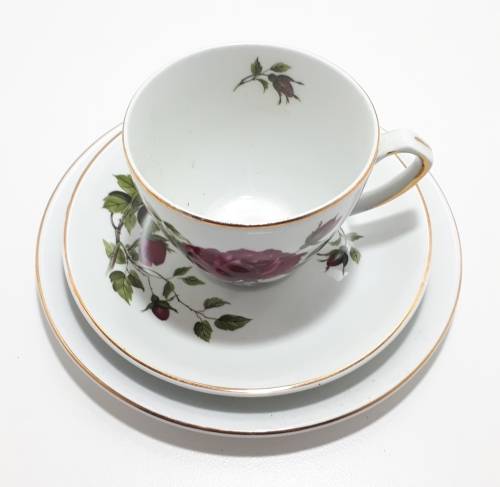 21 Piece Alfred Meakin Glo White Tea Set - White With Red Roses And Gold Trim