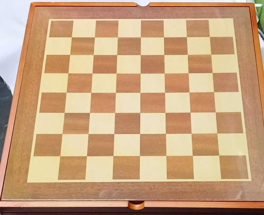 Chessboard Box