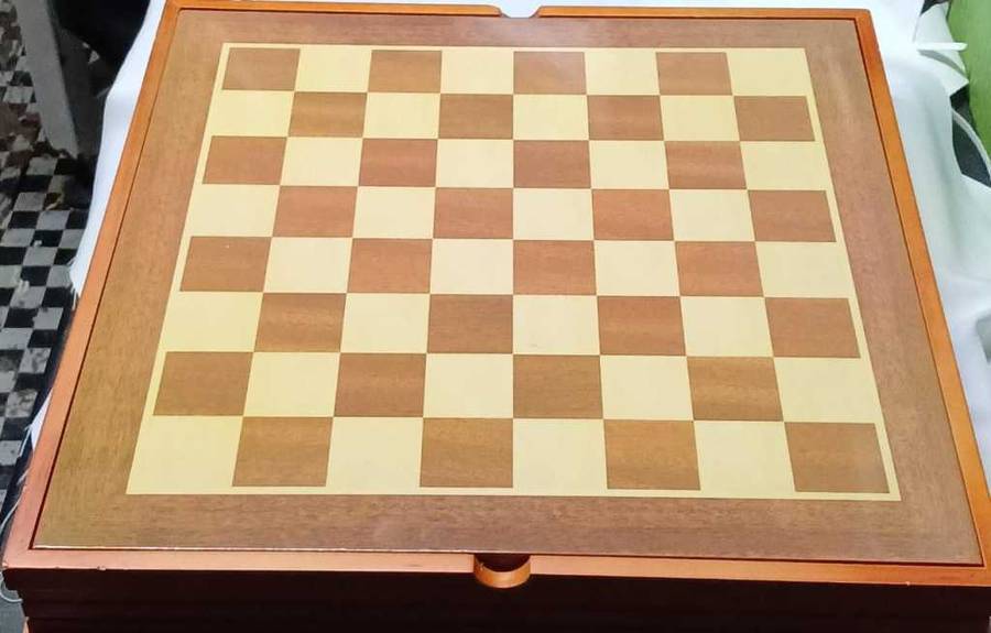 Chessboard Box