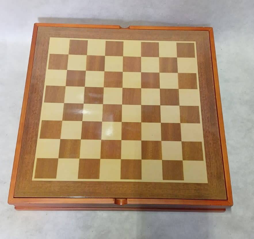 Chessboard Box