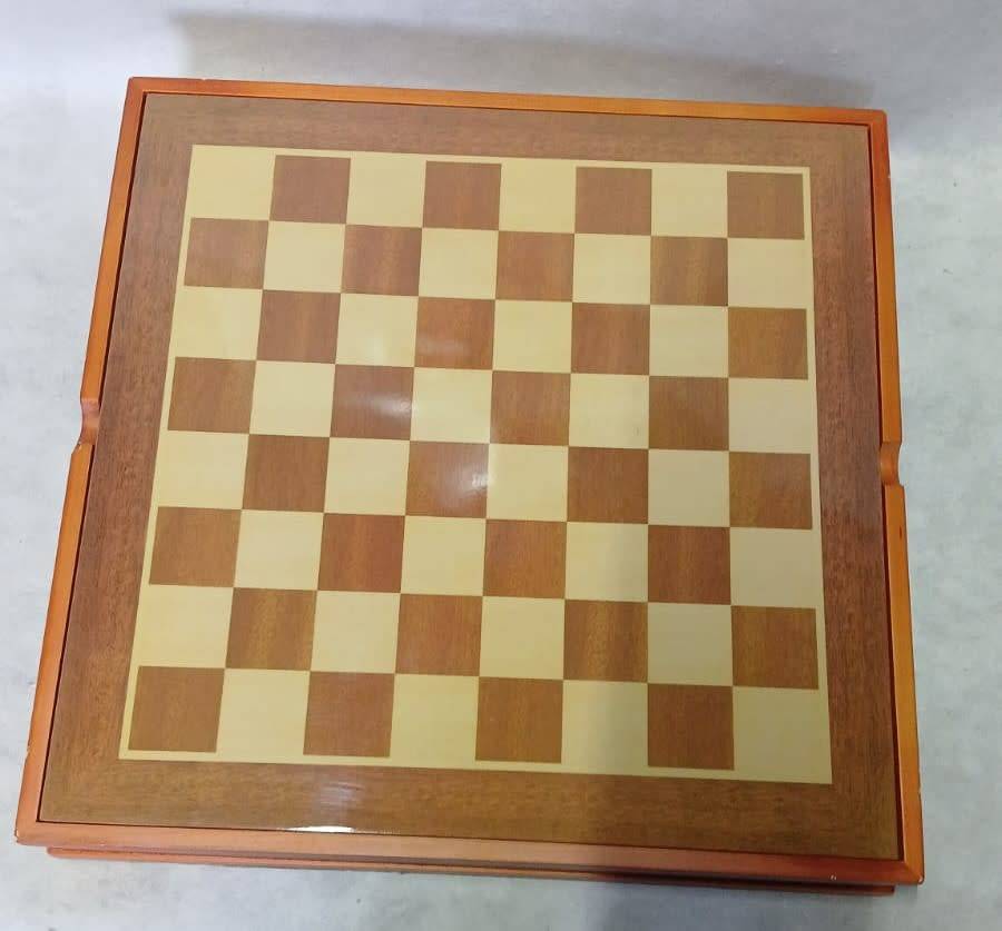 Chessboard Box