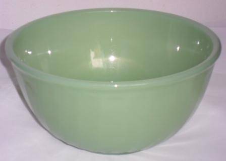 Small, 1950s, Fire King, 'Swirl' jadeite milk glass mixing bowl (18 x 9 cm)