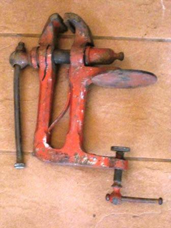 Antique Blacksmiths Post Or Leg Vice