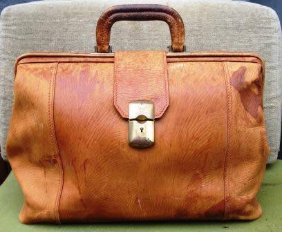 Very Large Old Vintage Leather Gladstone Travel Bag