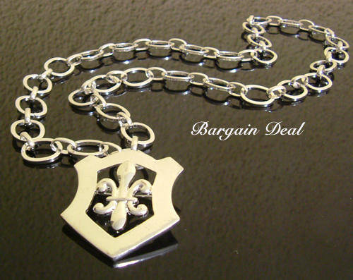 R100 only! Hightly Polished Antique Design Art Deco Pendant with Silver Chain!!